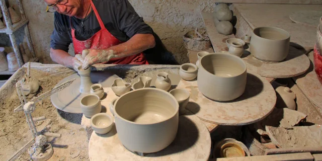 Ceramiste Atelier Poterie Massucco Ceramique Argile Aubagne Oti Aubagne