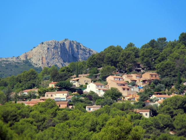 Collines et village de Peypin - OTI_Aubagne