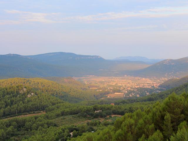 Collines Village Cuges Les Pins Oti Aubagne