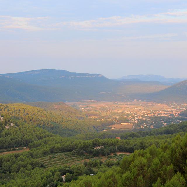 Collines Village Cuges Les Pins Oti Aubagne