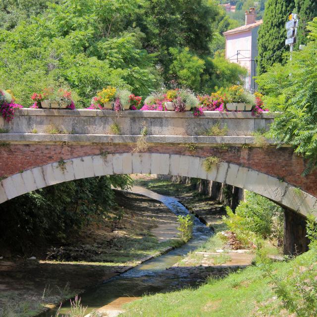 Pont Fleurs Huveaune Roquevaire Oti Aubagne