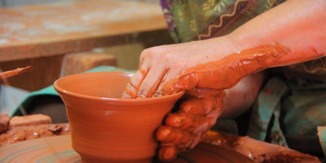 Tournage poterie à l'atelier Hostein Noe - Aubagne