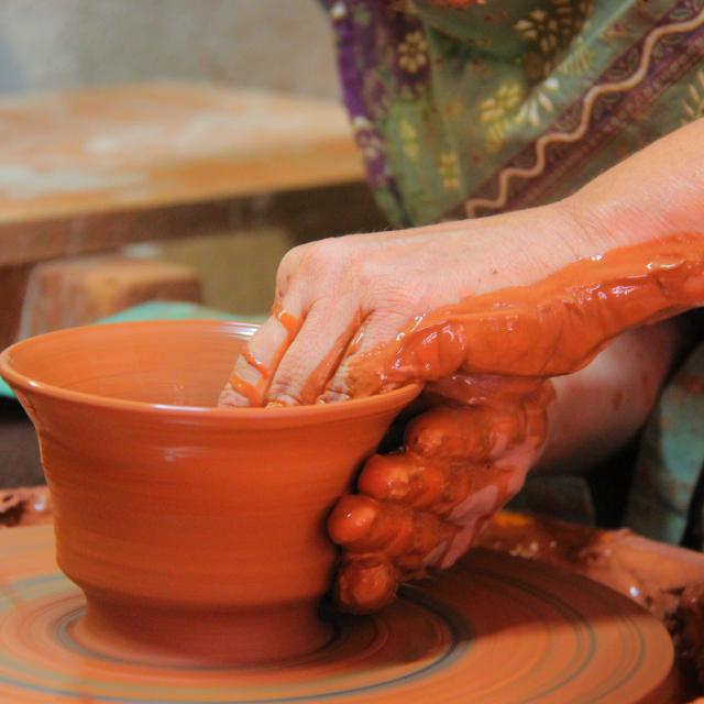 Tournage poterie à l'atelier Hostein Noe - Aubagne