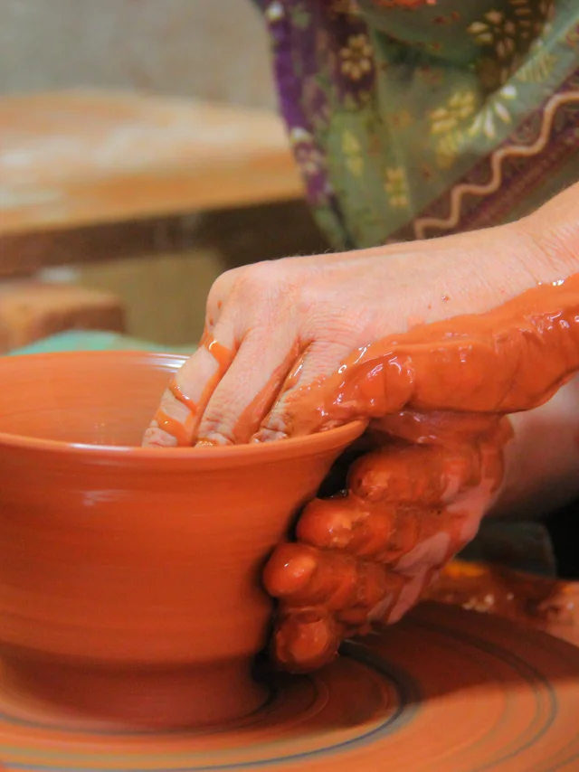 Tournage poterie à l'atelier Hostein Noe - Aubagne