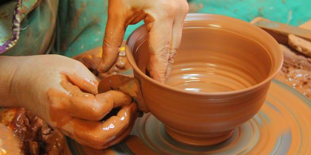 Tournage poterie à l'atelier Hostein Noe - Aubagne