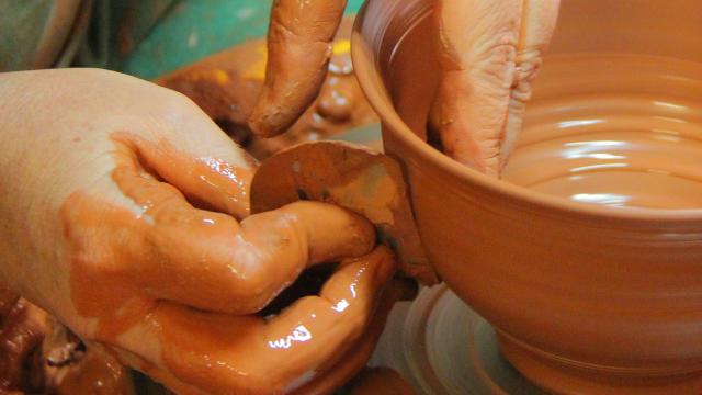 Tournage poterie à l'atelier Hostein Noe - Aubagne