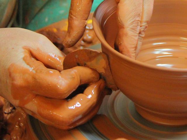 Tournage poterie à l'atelier Hostein Noe - Aubagne