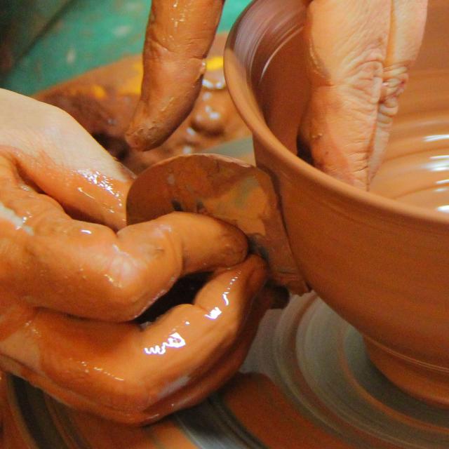 Tournage poterie à l'atelier Hostein Noe - Aubagne