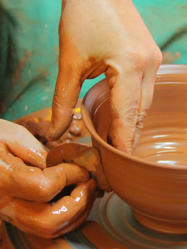 Tournage poterie à l'atelier Hostein Noe - Aubagne