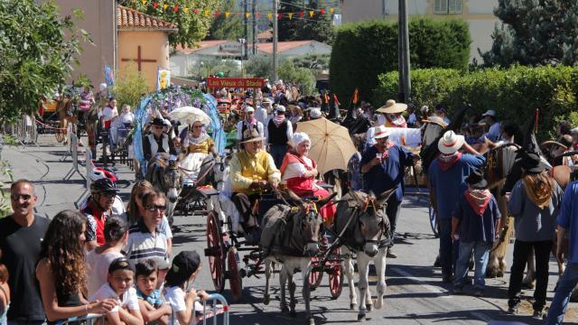 Chars Cavalcade Folklore Beaudinard Aubagne Oti Aubagne