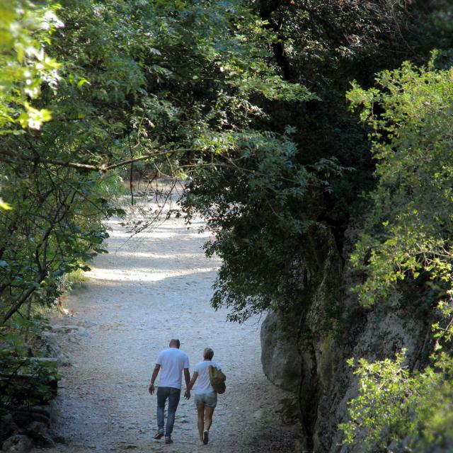 Couple Encanaux Balade Sainte Baume Oti Aubagne