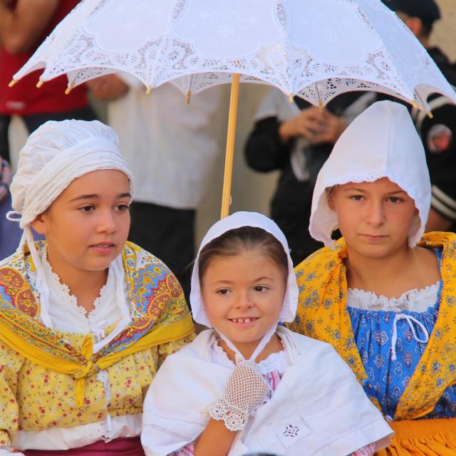 Defilé Enfants Cavalcade Lascours Folklore Provence Oti Aubagne