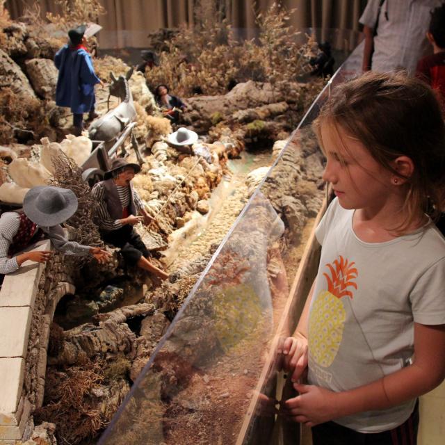 Enfant Musee Pecheurs Santons Di Landro Oti Aubagne