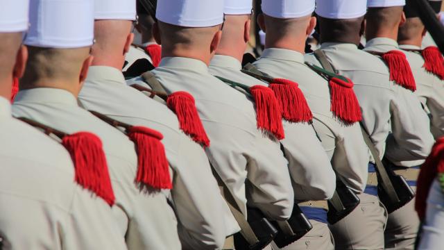 epaulettes-defile-legion-etrangere-camerone-oti-aubagne-scaled.jpg