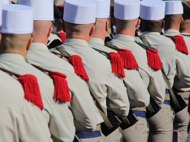 epaulettes-defile-legion-etrangere-camerone-oti-aubagne-scaled.jpg