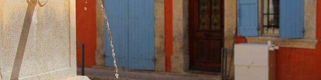 Fontaine Maison Facade Orange Saint Zacharie Oti Aubagne