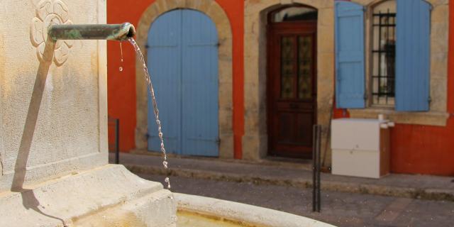 Fontaine Maison Facade Orange Saint Zacharie Oti Aubagne