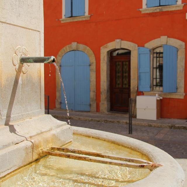 Fontaine Maison Facade Orange Saint Zacharie Oti Aubagne