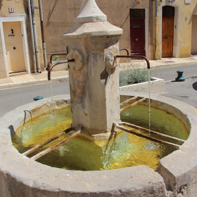 Fontaine Place Dreo Saint Zacharie Oti Aubagne