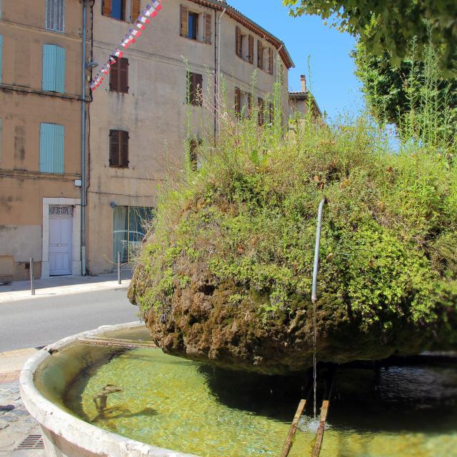 Fontaine Place Saint Roch Village Saint Zacharie Oti Aubagne