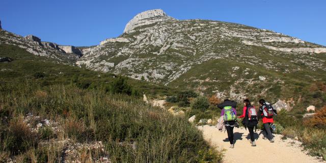 Randonneurs Sentier Massif Garlaban Oti Aubagne