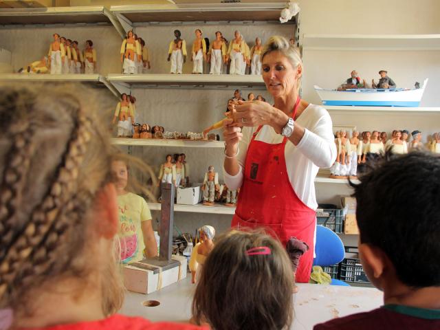 Scolaires Enfants Visite Explications Santons Di Landro Argile Oti Aubagne