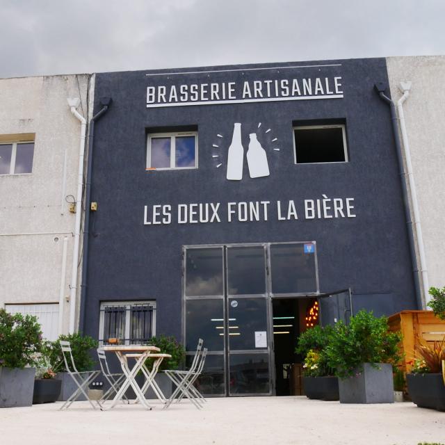 les-deux-font-la-biere-devanture-producteur-pays-daubagne-scaled.jpg