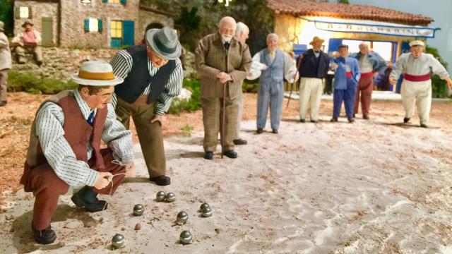 partie-de-boules-santons-petit-monde-marcel-pagnol-aubagne-oti-aubagne-scaled.jpg