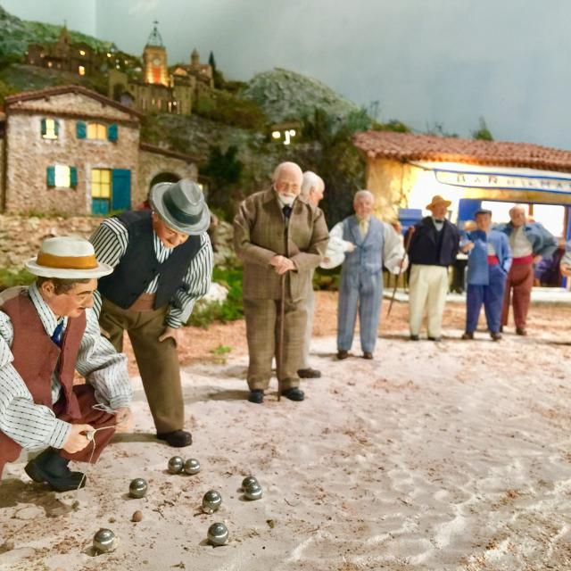 partie-de-boules-santons-petit-monde-marcel-pagnol-aubagne-oti-aubagne-scaled.jpg